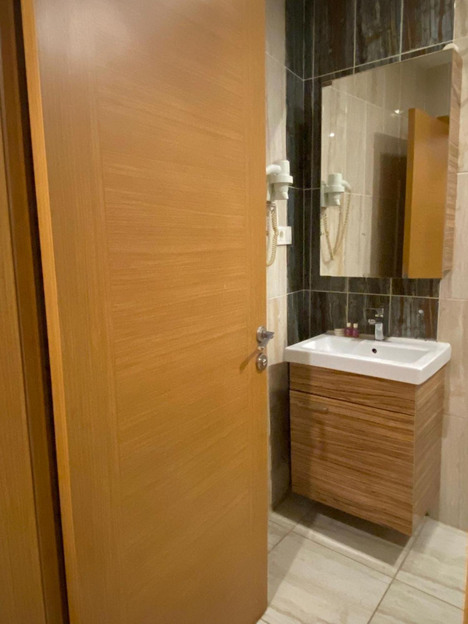 اسطنبول Riverland Suites Apart Hotel المظهر الخارجي الصورة